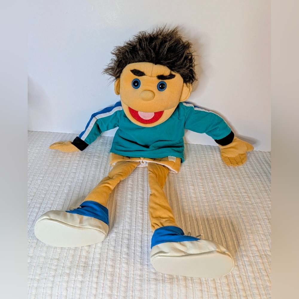 Vintage Puppet With Removable Legs - Picture 10 of 11